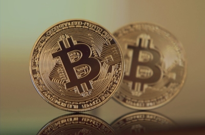 Bitcoin překonal hranici 10.000 dolarů za jednotku